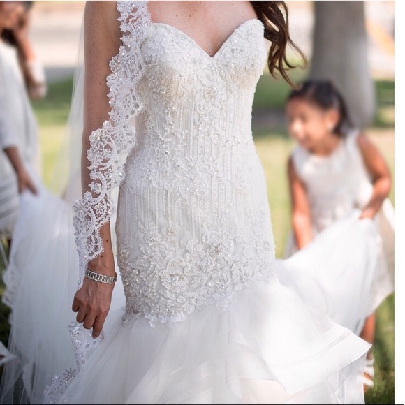 Wedding dress - Picture 1 of 4